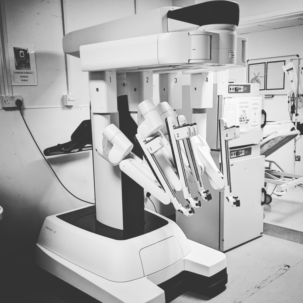 ESPELHOS: cirurgia robótica para câncer de ovário avançado 3
